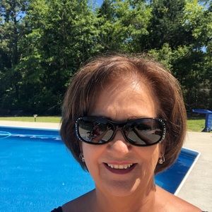 Meet your Posher, Beverly